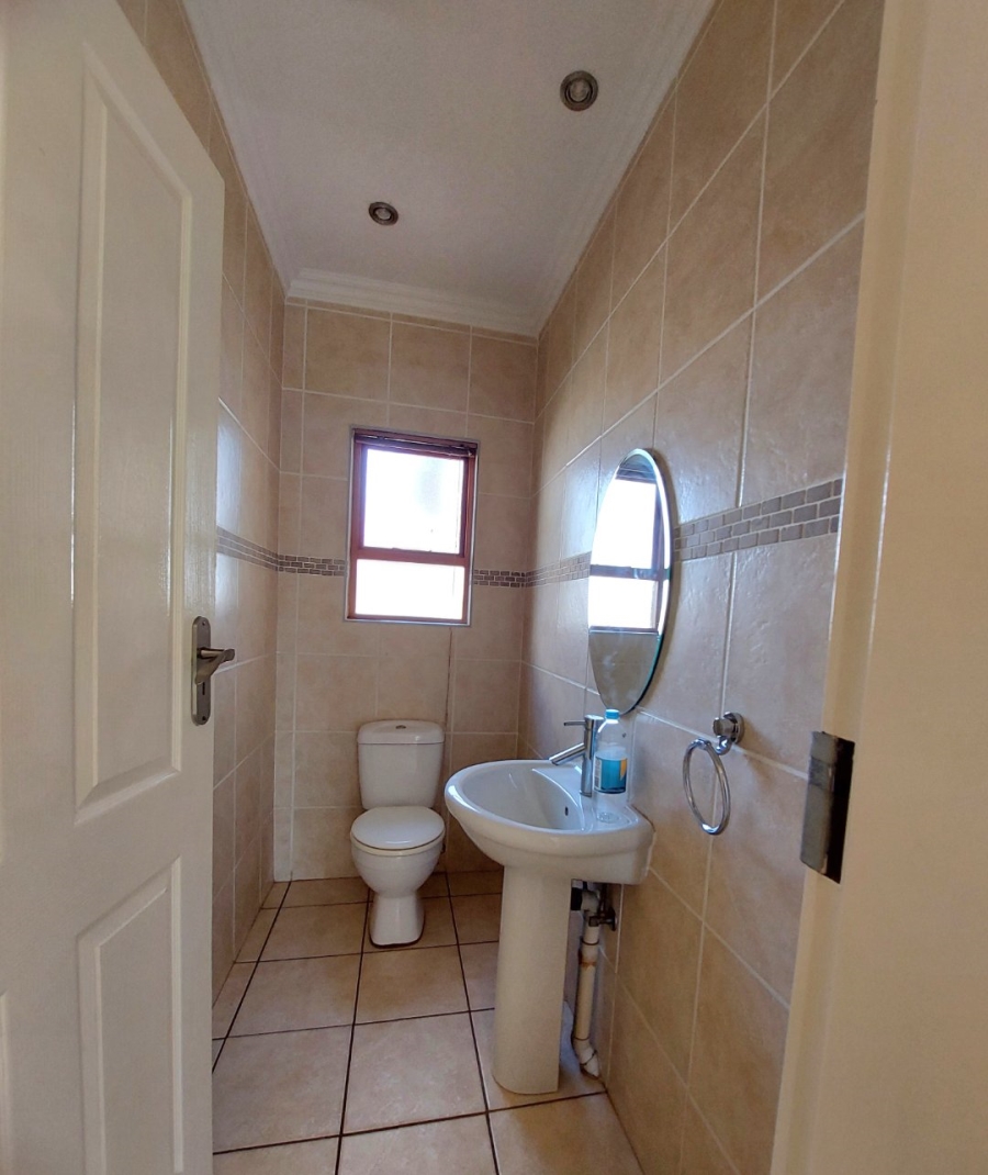 3 Bedroom Property for Sale in Gateway Manor North West